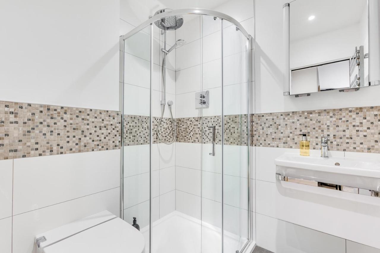 Executive 2 Bedroom Apt City Centre Free Pkg , Wifi By Tent Serviced Apartments ستينس المظهر الخارجي الصورة